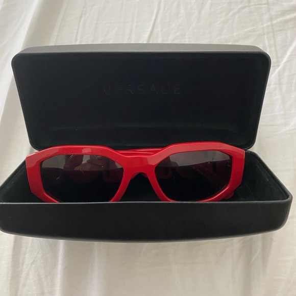 VERSACE SUNGLASSES - Picture 2 of 3